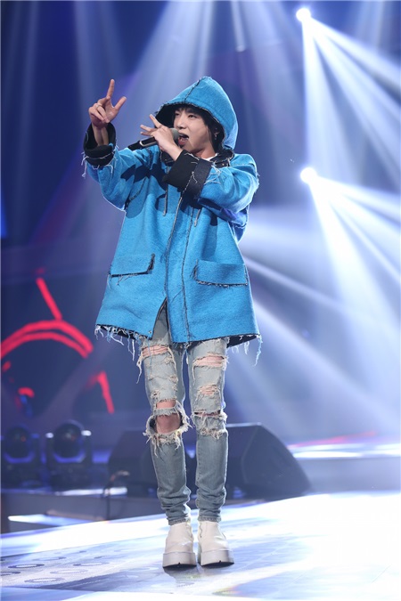 华晨宇颠覆式改编《我的滑板鞋》 炸裂全场2016全新神曲诞生