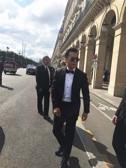 甄子丹帅气亮相中法电影节 西装墨镜尽显绅士风范