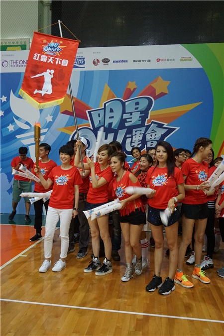 何佩瑜、崔碧珈、罗霖等出席明星运动会