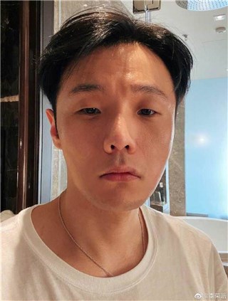 李荣浩晒自拍「是不是想哥了」粉丝冷回…本尊玻璃心碎：太伤人了