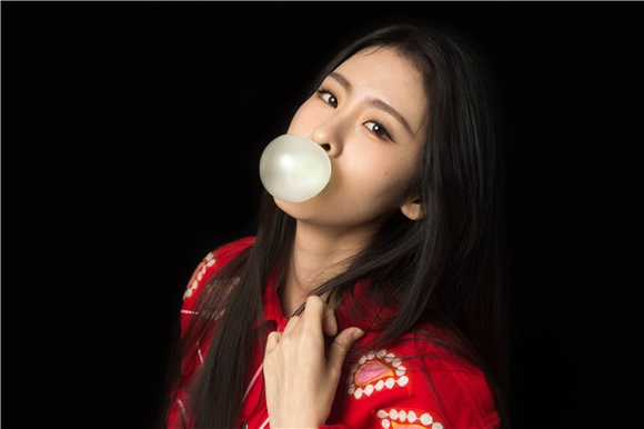 张碧晨《自饰者》:透视「进击女帝」的音乐底色