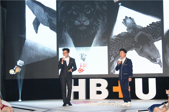 黄渤发起「HB+U」计划助力新导演 周迅贴心助阵素色连体裙优雅不抢镜