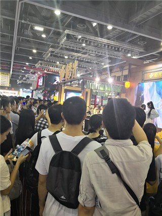 橙光亮相广州萤火虫漫展 粉丝齐聚打Call