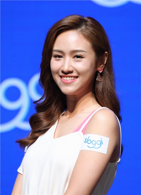 宪哥女儿SANDY发表内衣记者会