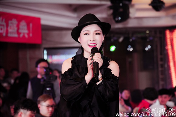 段红晒鸡血石炮轰赵雅淇 女星需要独立自尊自爱
