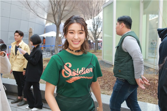 少女时代成员Tiffany、吴涟序、李多熙、T-ara成员孝敏、SISTAR成员宝拉、显佑等2017F/W首尔时装周活动