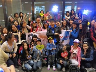 黑米哥哥生日快乐！ 林志颖萌儿Kimi中秋遇7岁生日
