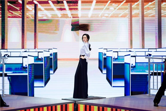 王鸥《我的新衣》设计销量第一 时尚女神久违T台
