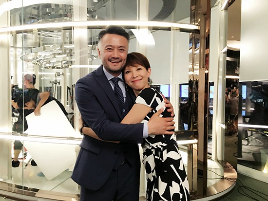 曹卫宇顶高温敬业拍戏 胡子大叔变温馨暖男