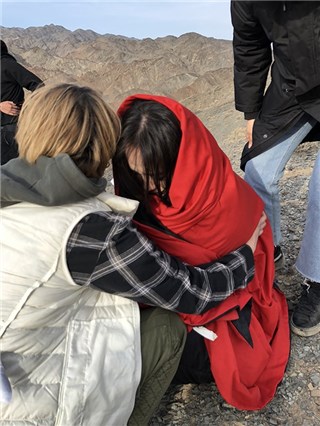 孟佳拍摄free MV冻到发抖