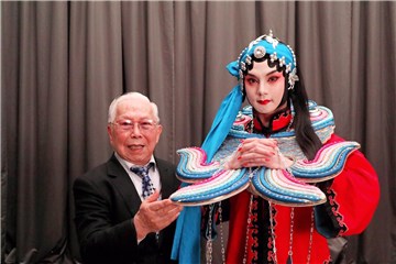 尹正《鬓边》饰名伶传承国粹 获京剧名家毕谷云指导肯定