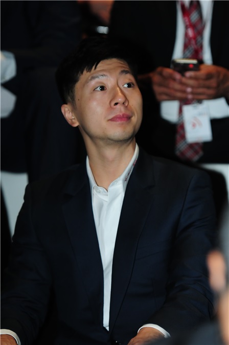 古巨基上海捞金遭李泉调侃「基基」笑翻全场 两人引吭对唱炒热全场气氛