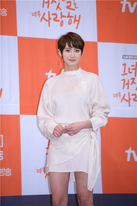 Red Velvet JOY、李玹雨、李瑞元出席tvN新月火剧《她爱上了我的谎》制作报告会