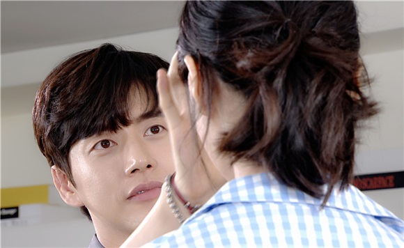 朴海镇《静距离》「发糖」 同李斯羽上演「撩妹摸头杀」