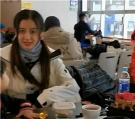 奇妙的缘分！baby 小海绵日本滑雪  与陈小春应采儿 Jasper一家偶遇