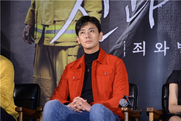 河正宇、车太贤等出席《与神同行》治作发布会
