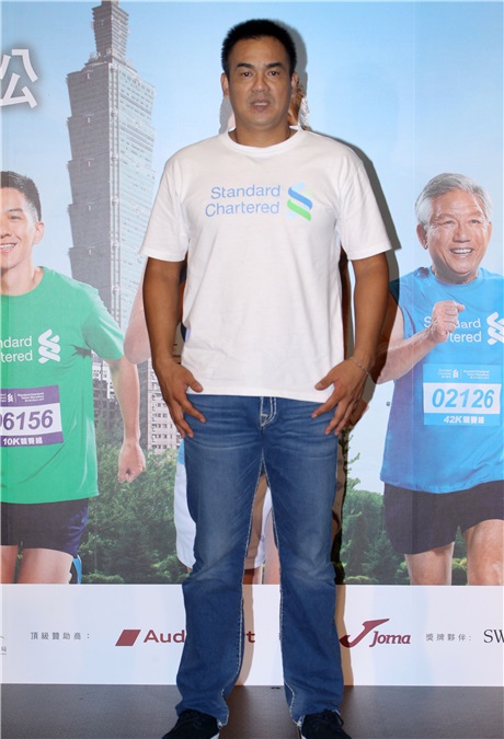 李毓芬、陈金锋出席「2017台北渣打公益马拉松」启动记者会