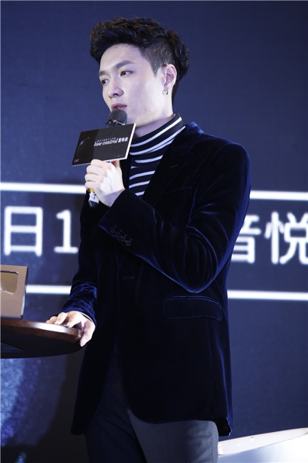 张艺兴发首张个人专辑 喜欢可依靠的女生