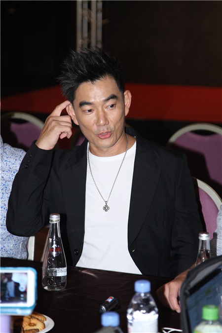 任贤齐与导演欧文杰等出席电影 《树大招风》宣传
