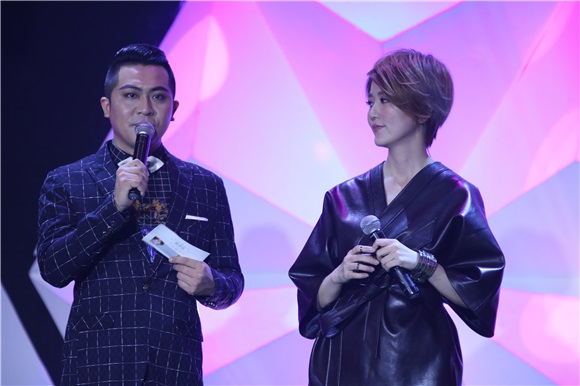 新加坡天后蔡淳佳办新歌首唱会 独立作曲《自画像》探索内心世界