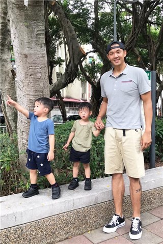翔翔的急性子 让黑人直说：怎么办