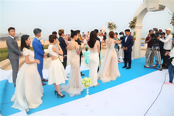 《王牌游戏之婚前夜》七夕曝剧照 网友:猝不及防的狗粮,不吃!