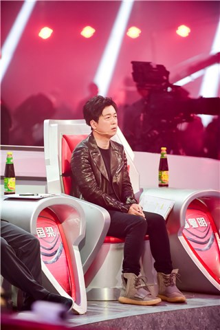 潘粤明一脸不解