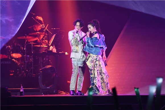 林宥嘉举办演唱会 蔡依林现身当嘉宾