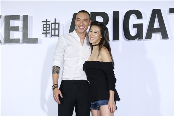 王阳明蔡诗芸夫妻出席鞋《品AXEL ARIGATO》开幕