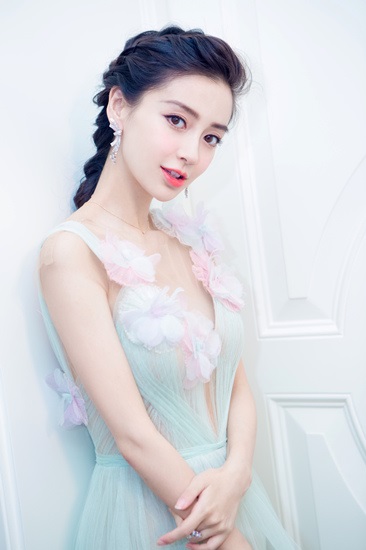2016最当红小花:杨幂唐嫣持续大热baby转型 张天爱异军突起