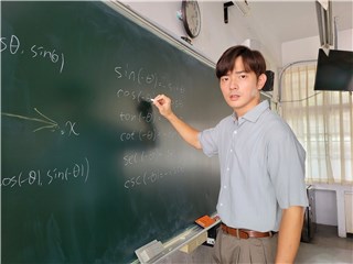 电影《小蓝》再曝新卡司 最帅暖爸宥胜特别演出：我不是来演学生吗？