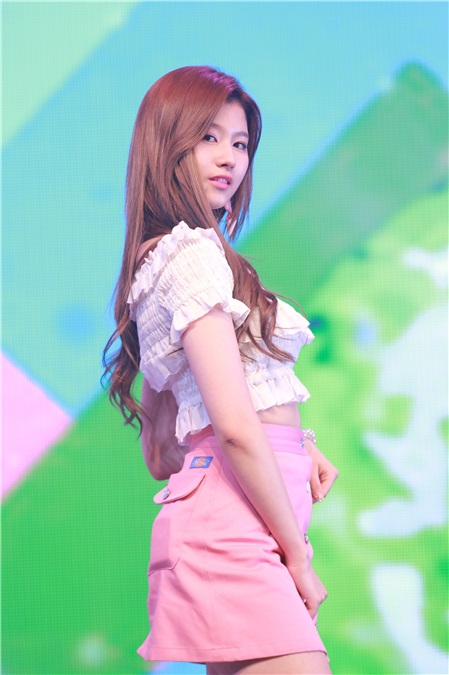 〈Yes首尔现场〉Twice新曲公开后就冲上排行榜首位 新曲展现甜美活泼的可爱