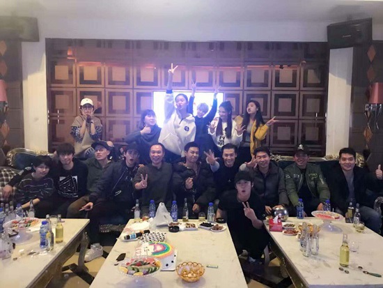 王艺凝《蔓蔓青萝》杀青 剧组暖心庆生超幸福
