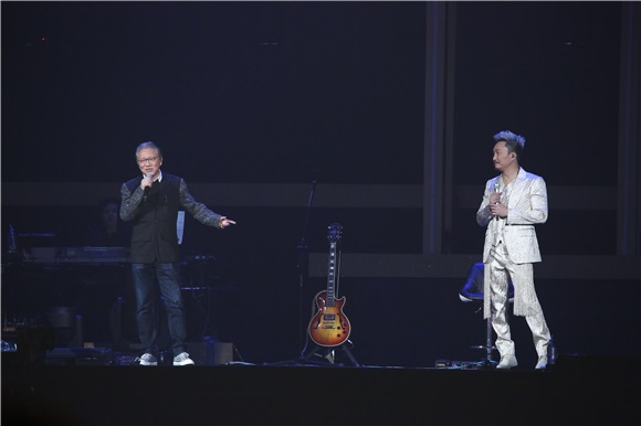 郑中基举办PLAY IT AGAIN世界巡回演唱会