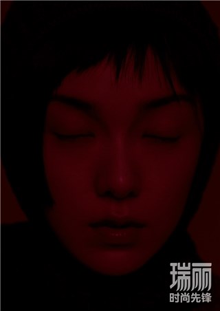 郭采洁全新封面大片曝光 在游离中停驻细腻感受生活