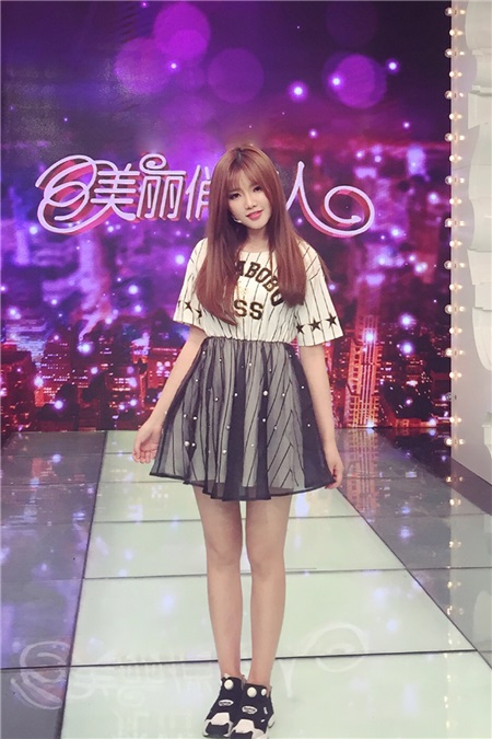 印子月优雅运动两不误 开心做客大聊美妆心得