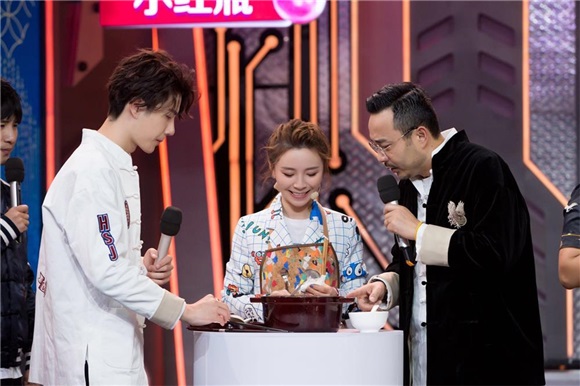 黄雅莉做客《天天向上》 大厨上线用美味征服天天兄弟