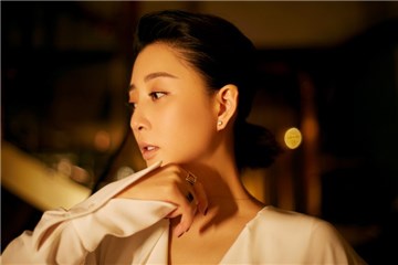 殷桃受邀四川电视节 再次斩获最佳女演员奖