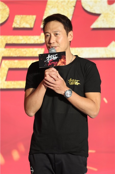 《抢红》5月19日公映 黎明吐槽张涵予「坑兄弟」