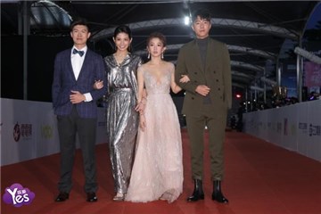 〈Yes台北现场〉李千娜穿这样走金钟红毯 被评为「中秋节里的秋刀鱼」