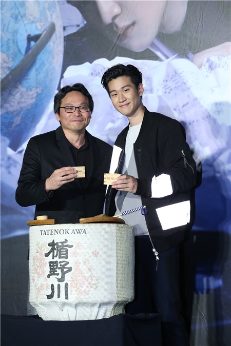 周兴哲为新专辑《爱,教会我们的事》宣传