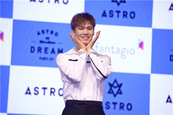 ASTRO举行第四张迷你专辑《Dream Part.01》发售showcase