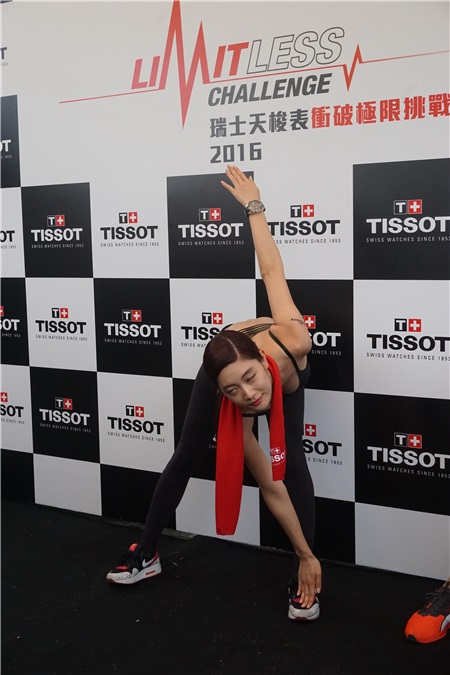 「亚洲第一美女」李成敏参加大型障碍跑