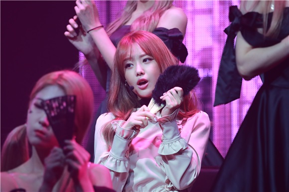 宋枝恩迷你专辑《Bobby Doll》showcase 现场为大家带来劲歌热舞