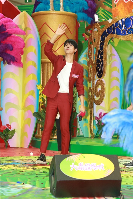 韩国男团VIXX队长N出席《森巴运动嘉年华》揭幕礼xN签唱会