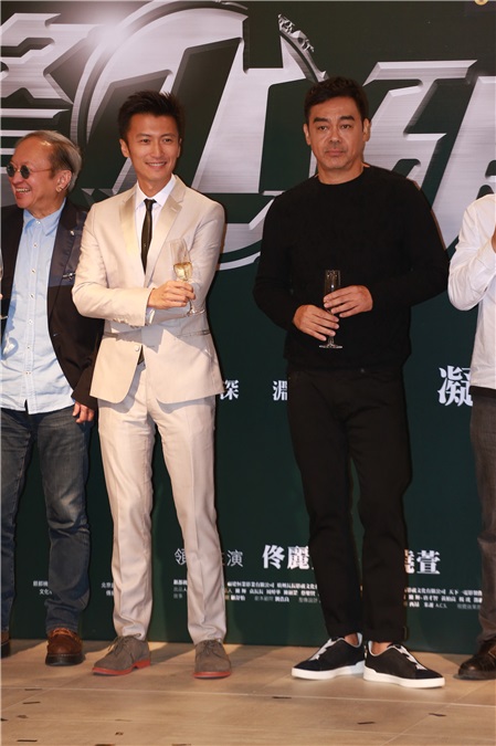 谢霆锋与刘青云以一明一暗造型现身新片《惊心破》首映