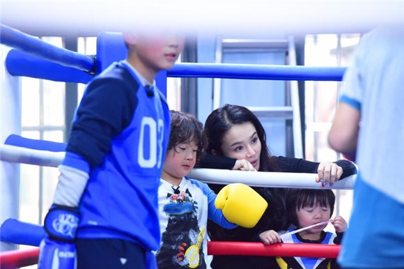 冉莹颖:最后的疼爱是手放开 轩轩成小小男子汉