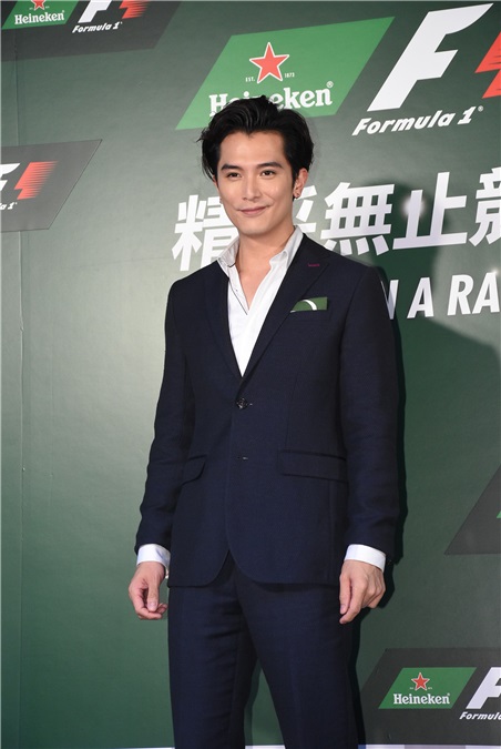 邱泽出席酒品代言记者会