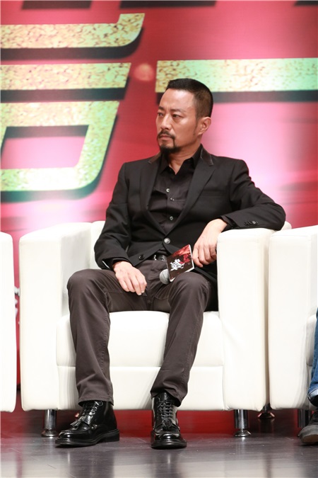 《抢红》抢下本周国产片预售第一 张涵予黎明「大小宝」合体