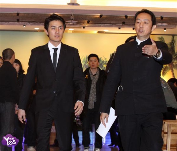 〈Yes 台北现场〉吴克群母亲告别式 播放父母求婚视频感动落泪